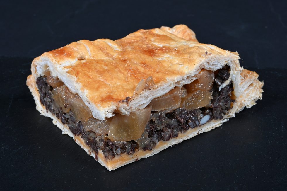 Empanada de morcilla y pera