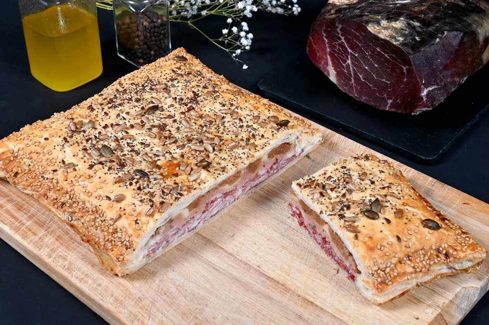 Empanada de cecina, membrillo y foie