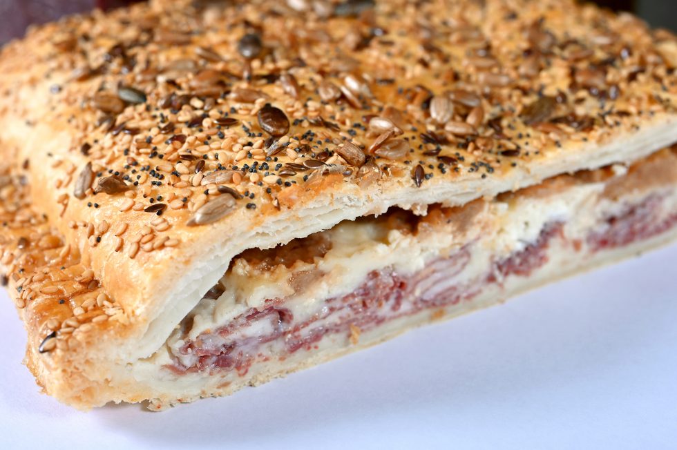 Empanada de cecina membrillo y queso de cabra