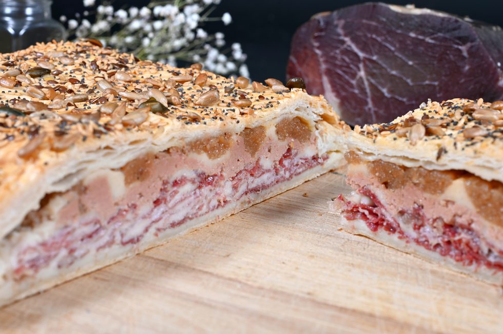 Empanada de cecina, membrillo y foie